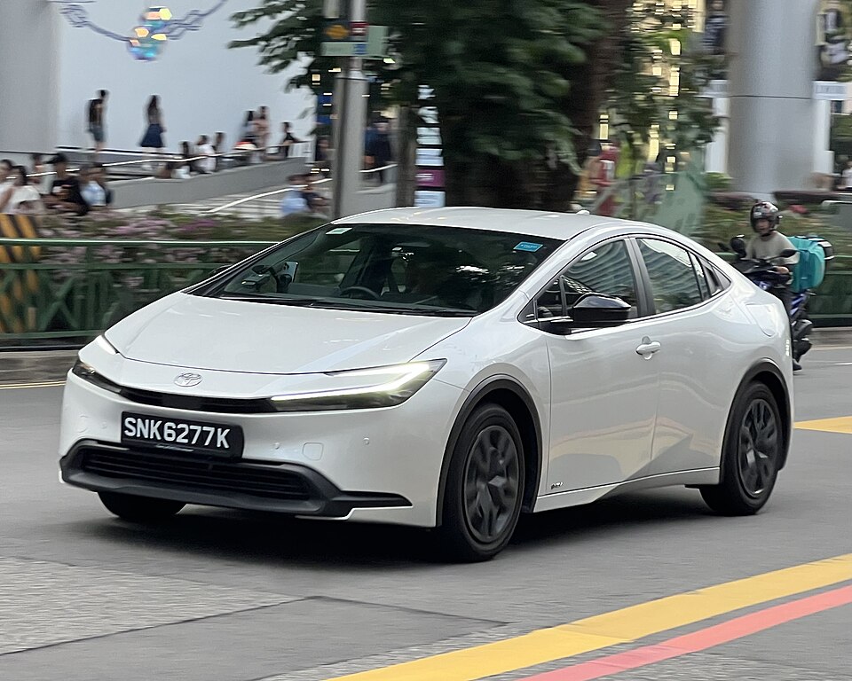 Фото модели Prius