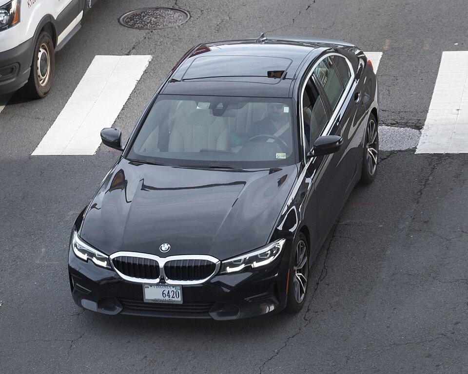 Фото модели 330i